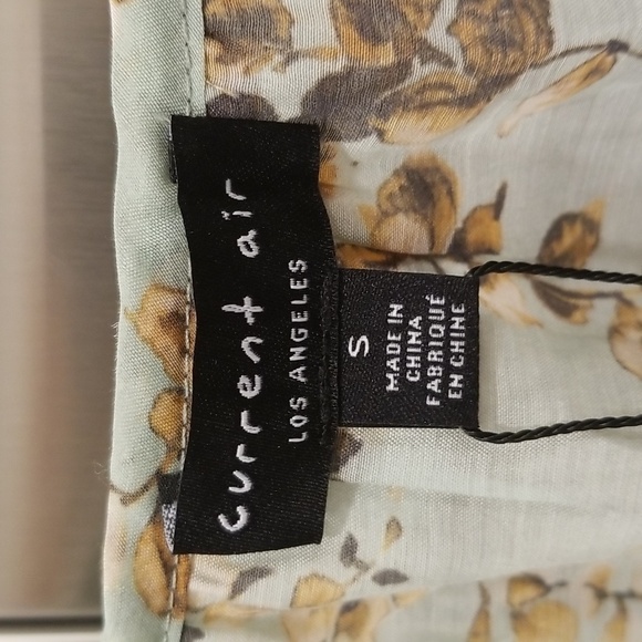 💕CURRENT AIR💕 Smocked Waist Split Neck Blouse ~ Sage Botanical Print S NWT - Picture 8 of 11